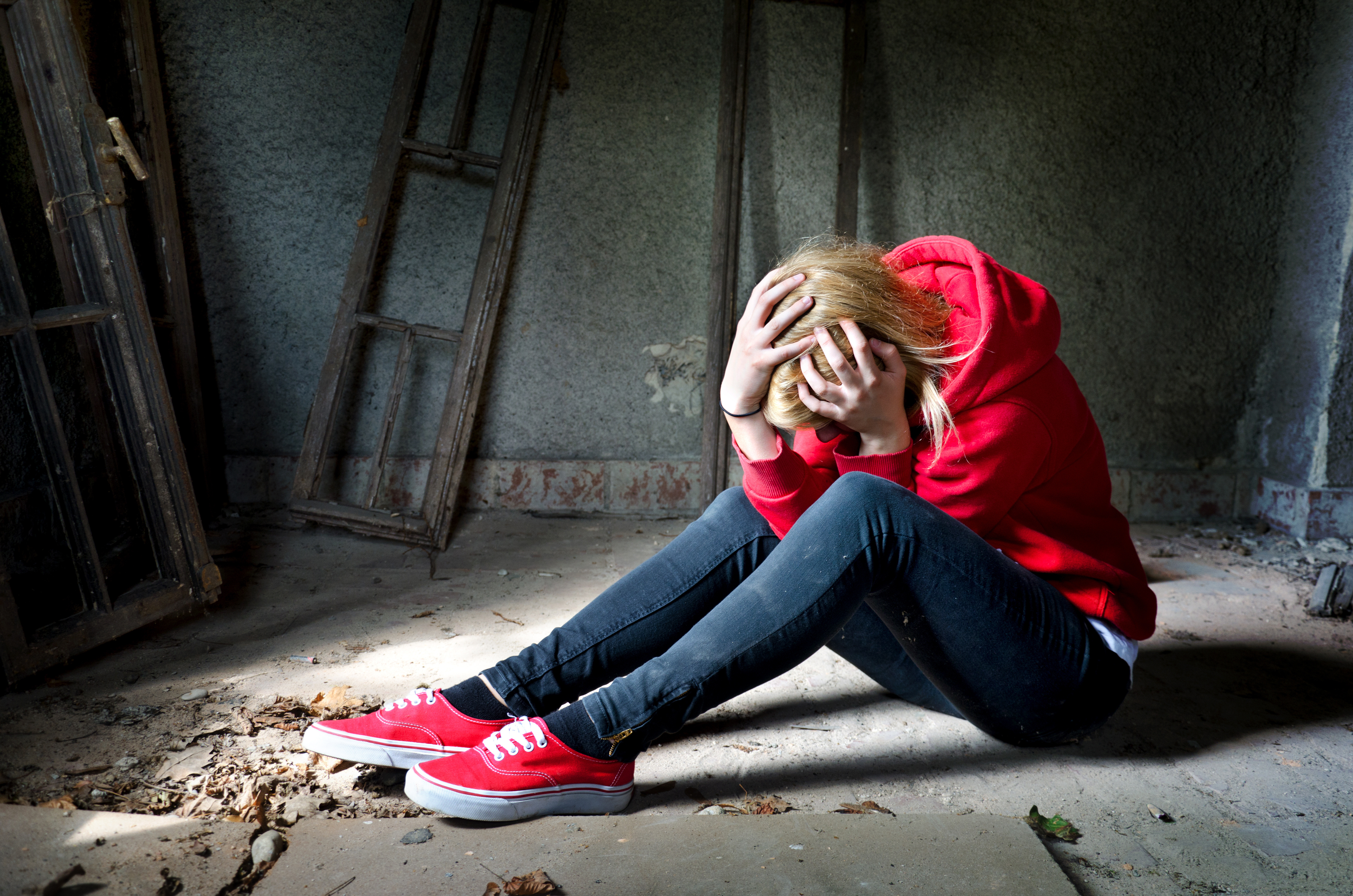Зависимость среди подростков. Подростковая наркомания. Депрессия у подростков. Подростковая депрессия. Наркозависимость у подростков.